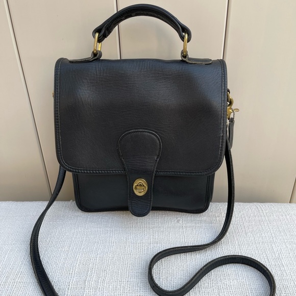 COACH VINTAGE STATION BLACK LEATHER CROSSBODY - Picture 2 of 13